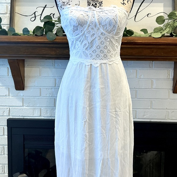 Boho Lace Strapless White Flowy Dress - Picture 2 of 3